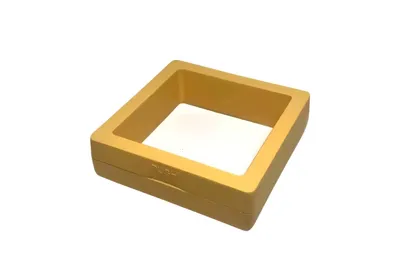 קופסת תצוגה צהובה קטנה