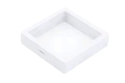 קופסת תצוגה לבנה קטנה