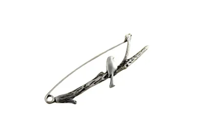 סיכת ציפור על ענף