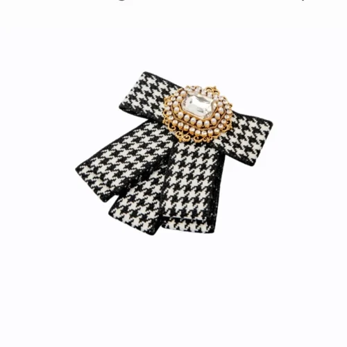 סיכת קישוט מלכותית